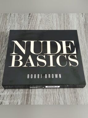 Bobbi Brown Nude Basics Eyeshadow Palette LTD Edition 4 Beauty Product
